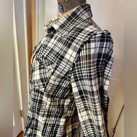 White Crow sz M Black Plaid Flannel Crochet Back Button Up Shirt Buckle - Picture 5 of 6